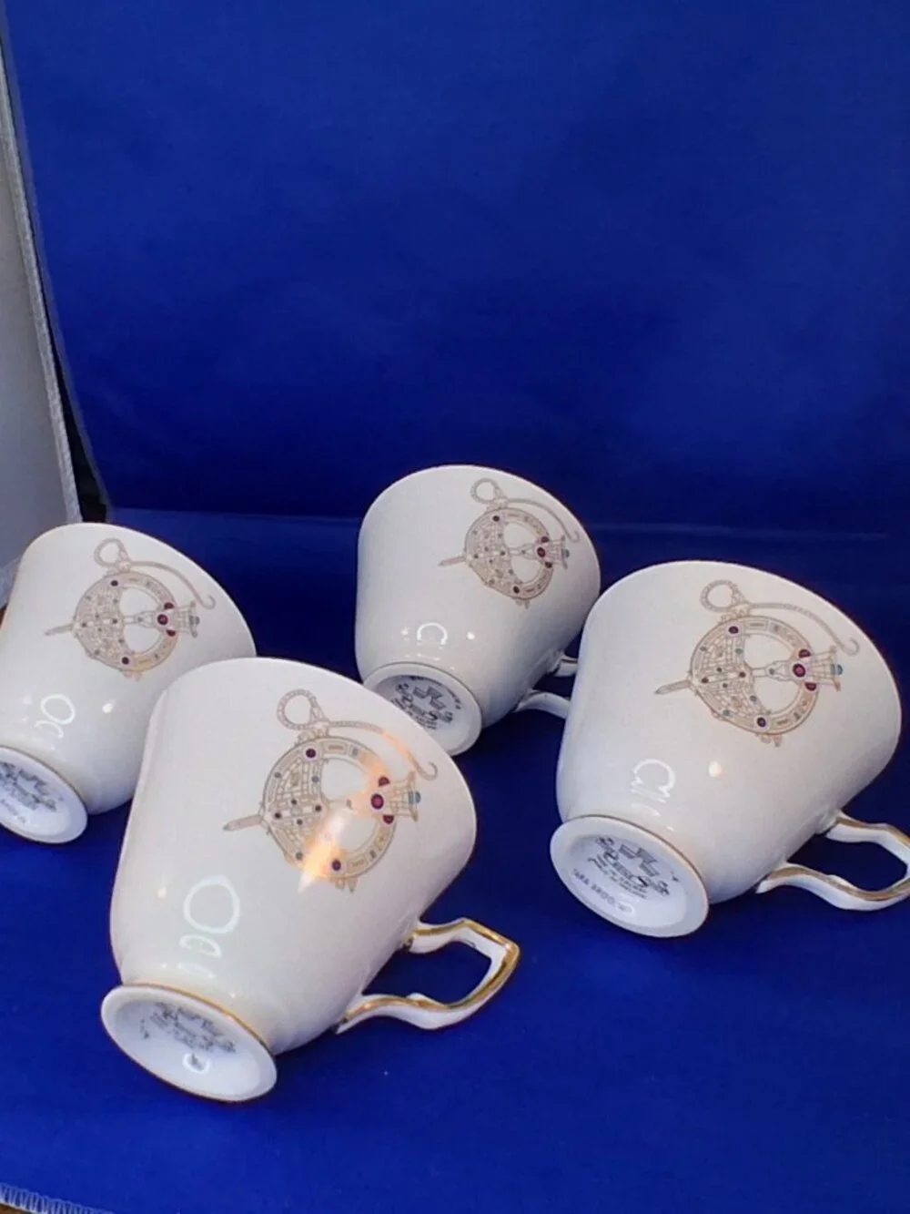 Royal Tara Fine Bone China 6 Pc Set/4 Teacups 2 Saucers Celtic Tara Brooch Eire